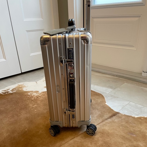 Rimowa "Classic" Aluminium Carry On - Picture 2 of 8